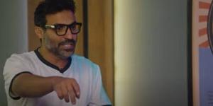 أحمد فهمي يكشف عن موقف غريب له مع فتاة أمريكية (فيديو) - أخبار كلمتك