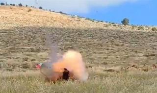 انفجار عبوة ناسفة في مستوطن إسرائيلي حاول إزالة علم فلسطين (فيديو)
