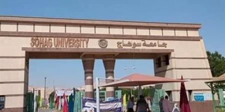 بدء الدراسة لمرحلة البكالوريوس بكلية طب وجراحة الفم والأسنان جامعة سوهاج - أخبار كلمتك