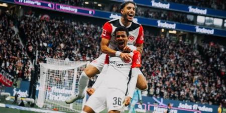 مرموش يسجل ويصنع في تقدم فرانكفورت على بوخوم 4-1 بالشوط الأول - أخبار كلمتك