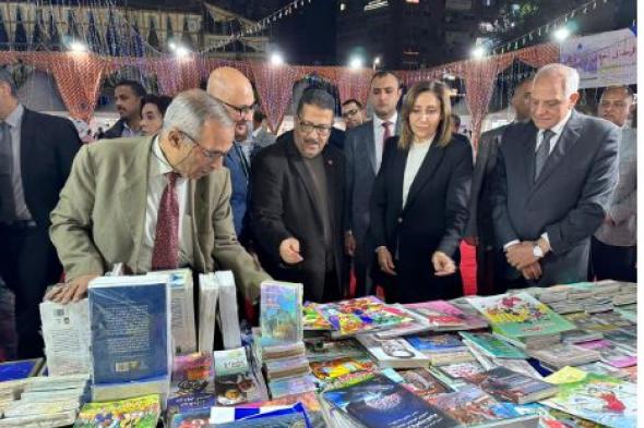 وزيرة الثقافة تفتتح معرض الكتاب بفيصل (صور)