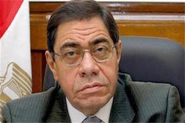 رئيس جامعة القاهرة يهنئ المستشار عبد المجيد محمود لفوزه بجائزة الدولة التقديرية