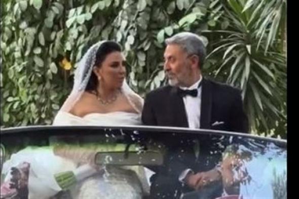 وصلة رقص لـ فتحي عبد الوهاب وشقيقته في حفل زفافها (فيديو)