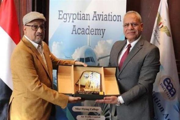 أكاديمية علوم الطيران تستقبل رئيس جمعية خليجيون في حب مصر