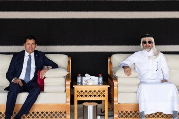 وزير الشباب والرياضة يلتقي نظيره القطري خلال زيارة للدوحة