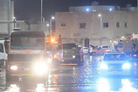أمطار تاريخية وسيول تضرب القصيم والأرصاد السعودية تحذر (فيديو)