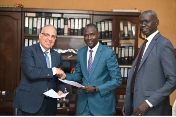 وزير الري يعود إلى أرض الوطن بعد زيارة رسمية ناجحة لدولة جنوب السودان