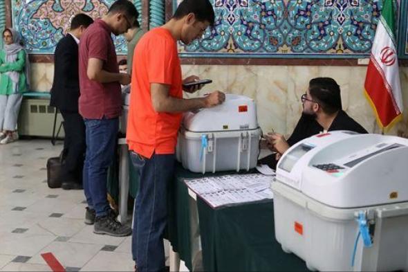 الإيرانيون يترقبون فتح صناديق الاقتراع لانتخاب رئيسهم الجديد
