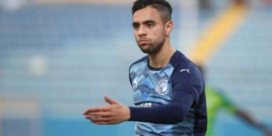 محمد الشيبي لاعب بيراميدز يتجنب مصافحة لاعبي الأهلي «فيديو»