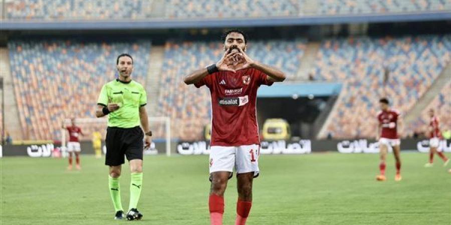 شاهد، احتفال جمهور الأهلي مع حسين الشحات بعد الفوز على بيراميدز