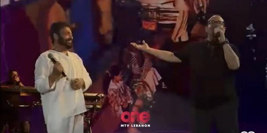 حميد الشاعري وهشام عباس يشعلان الأجواء بديو في حفل ديسكو 90 (فيديو)