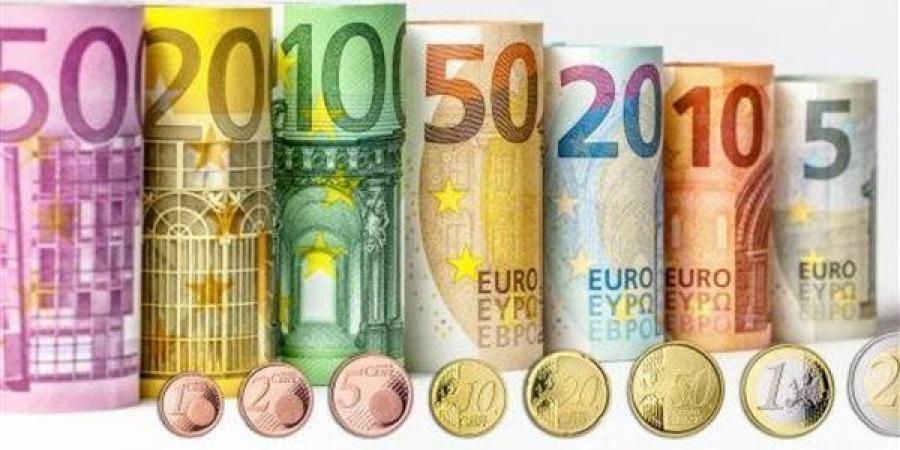 سعر اليورو أمام الجنيه بالبنك المركزي بداية تعاملات اليوم الأحد