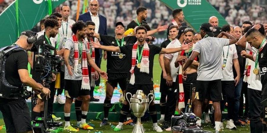 حمزة المثلوثي يكشف كواليس غرفة ملابس الزمالك قبل مباراة السوبر الإفريقي - أخبار كلمتك