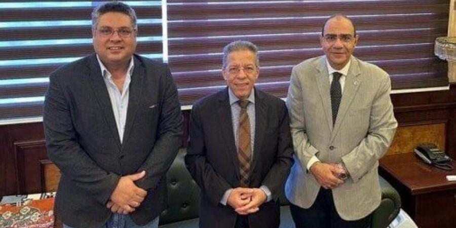 نقيب الأطباء يلتقي بأمين عام الزمالة المصرية - أخبار كلمتك