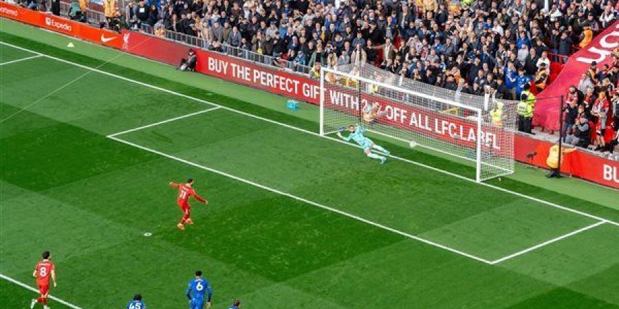 الدوري الإنجليزي، ليفربول يتقدم على تشيلسي بهدف محمد صلاح في الشوط الأول (فيديو وصور) - أخبار كلمتك