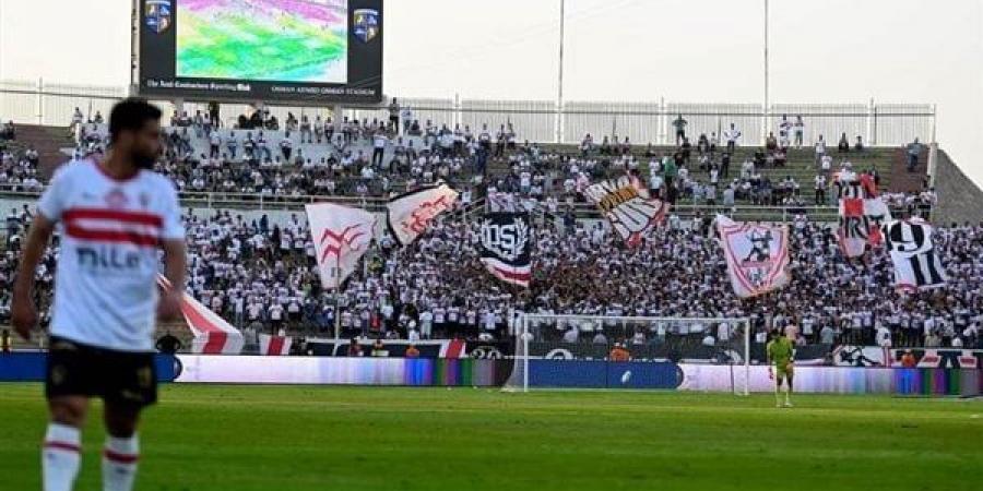 جماهير الزمالك تشعل مدرجات إستاد محمد بن زايد قبل مواجهة الأهلي (فيديو) - أخبار كلمتك